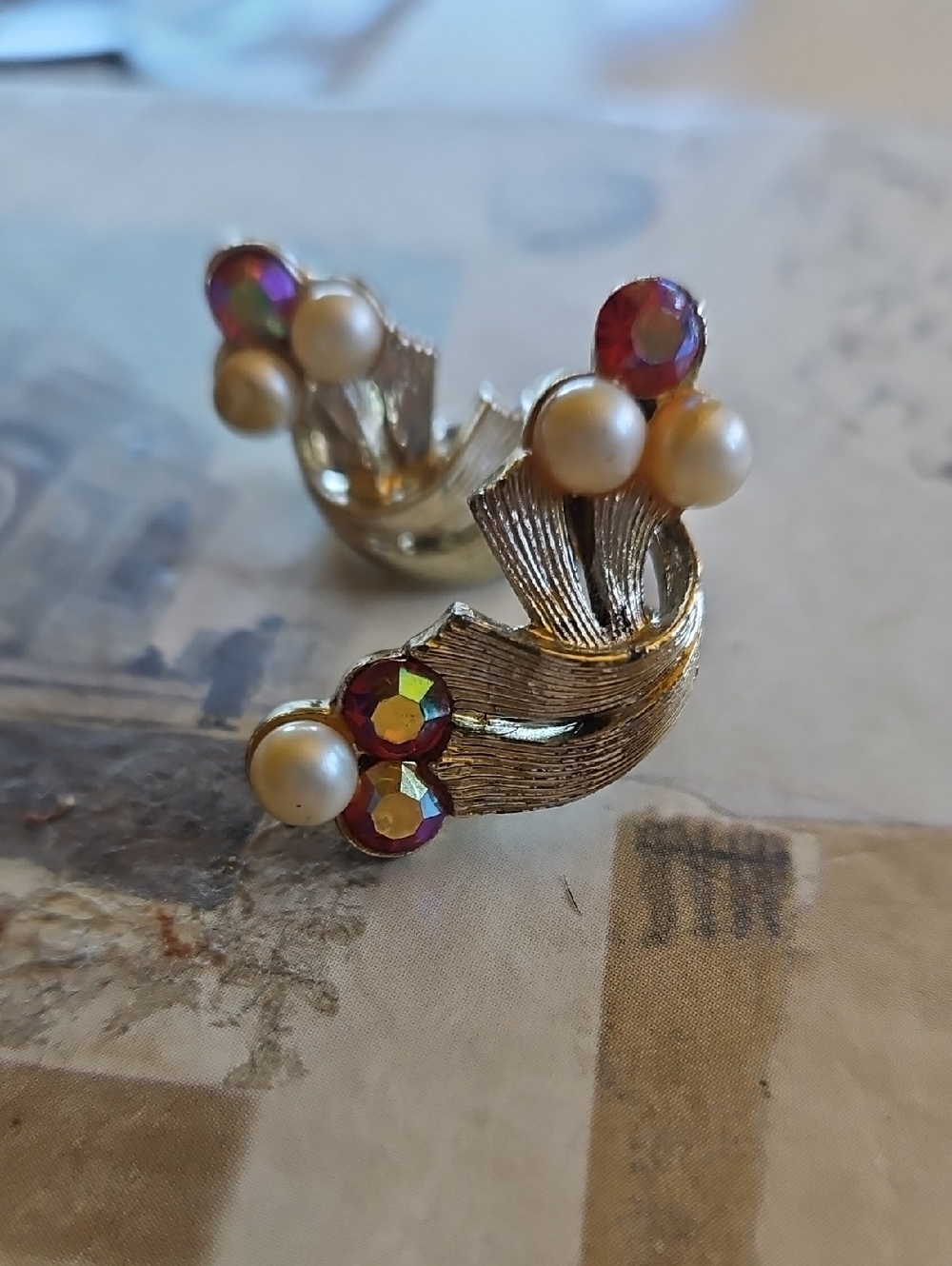 Gold Tone Faux Pearl And Red Aurora Borealis Rhinestone Clip Earrings - Picture 5 of 5
